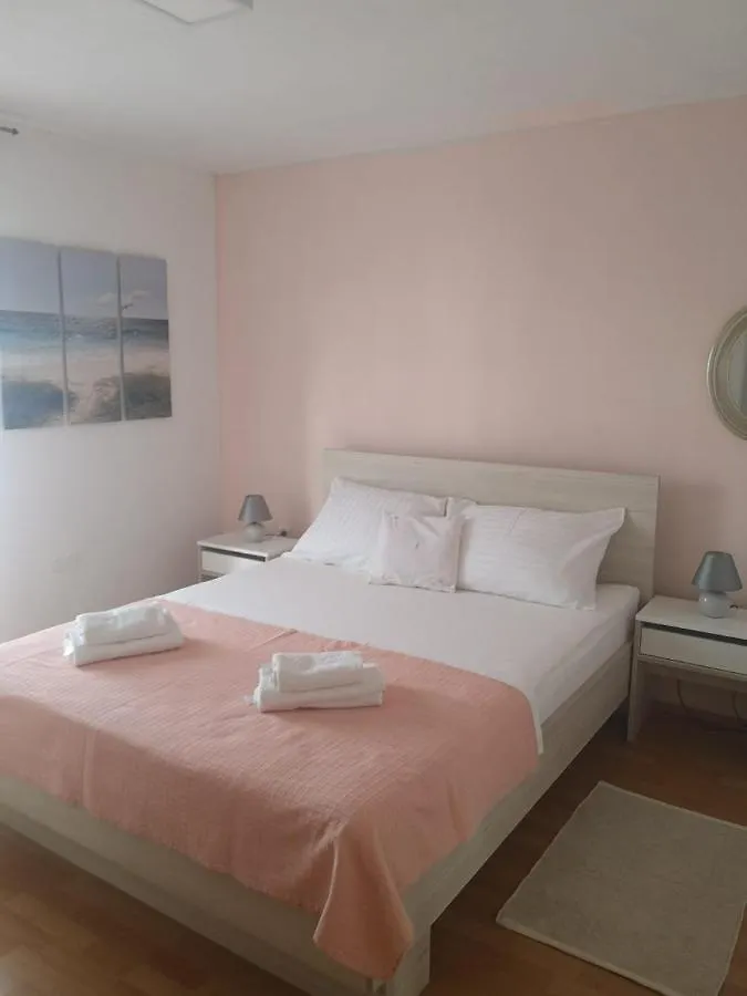 Apartmani Klauda Povljana 0*,  Croatia