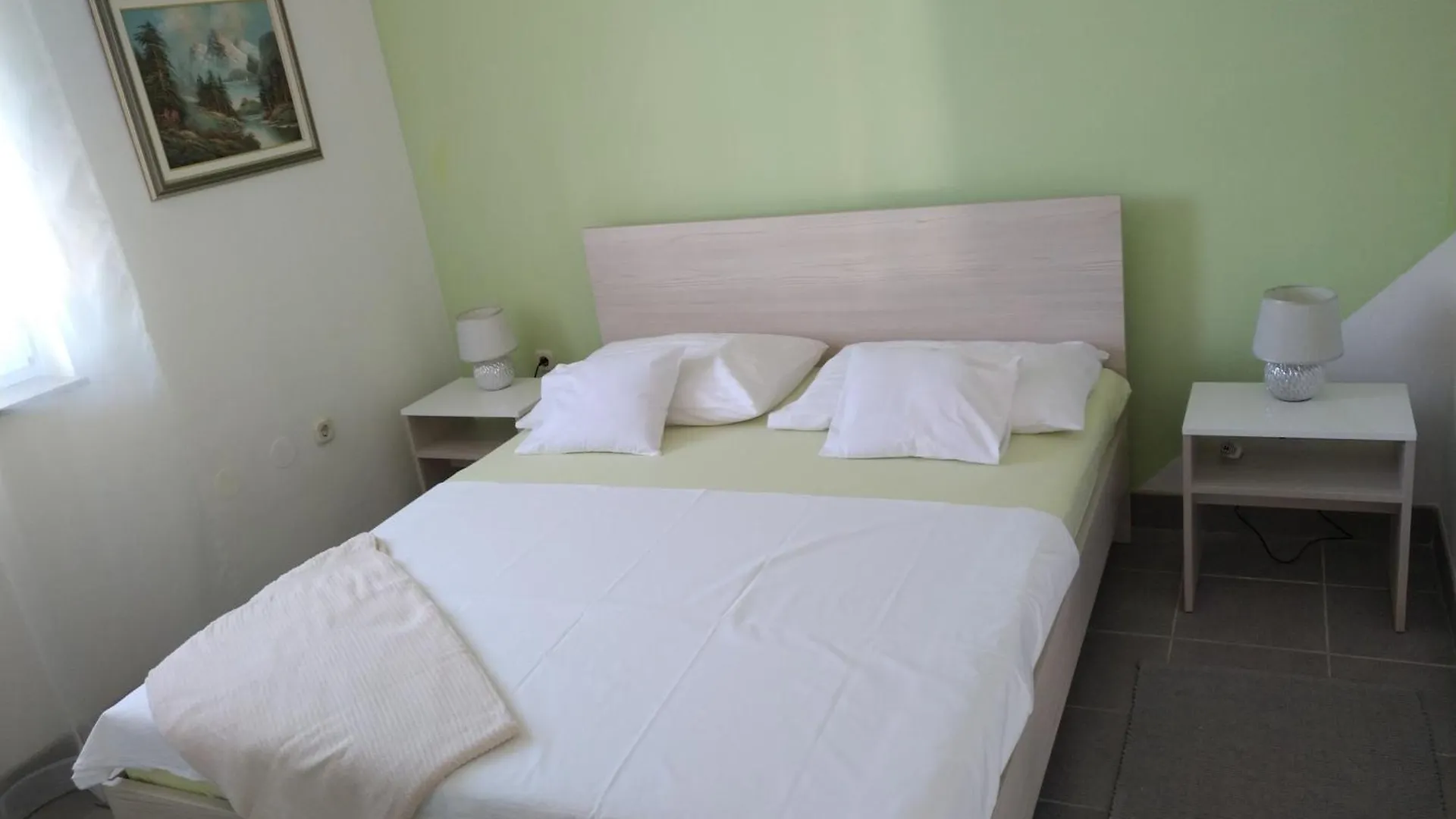 Apartmani Klauda Povljana