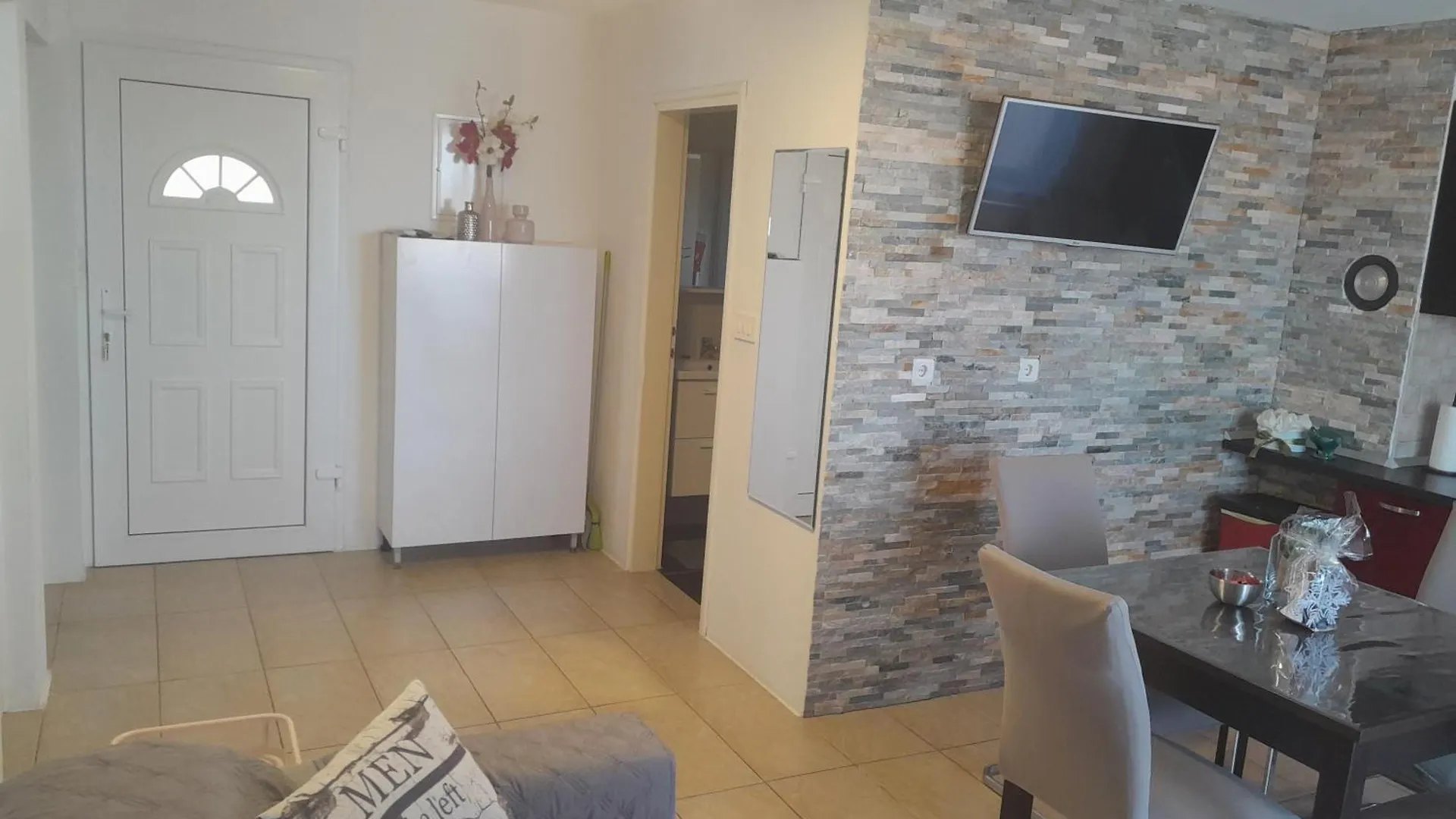 Apartmani Klauda Povljana 0*,