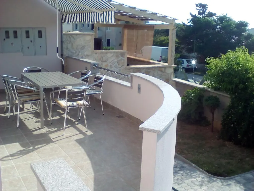 Apartmani Klauda Povljana Apartment