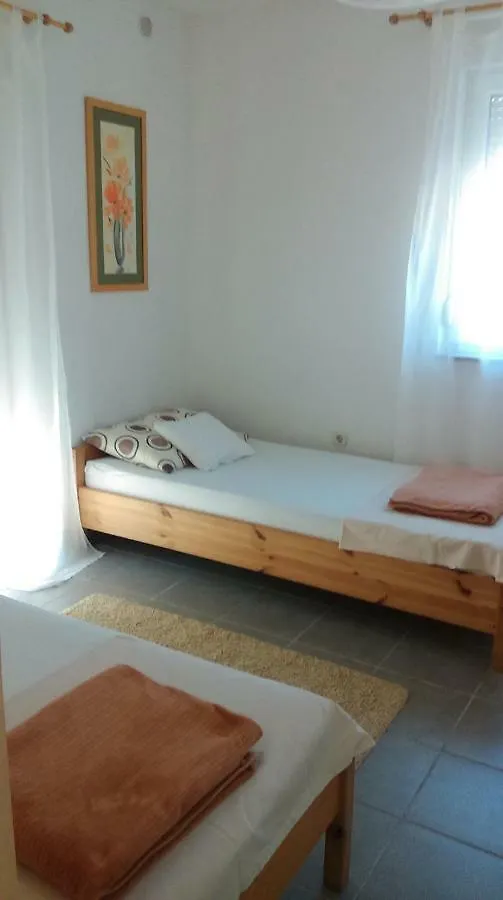 Apartmani Klauda Povljana