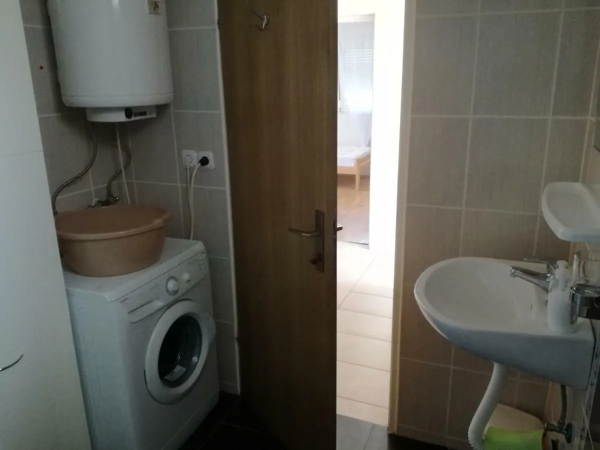 Apartmani Klauda Povljana Apartment