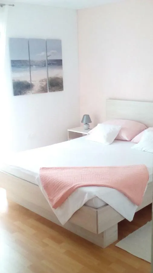 Apartmani Klauda Povljana 0*,  Croatia