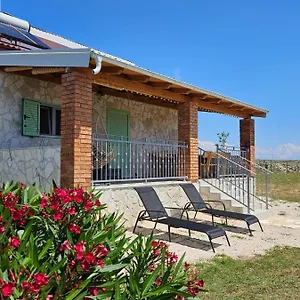  Ferienhaus House Adriana